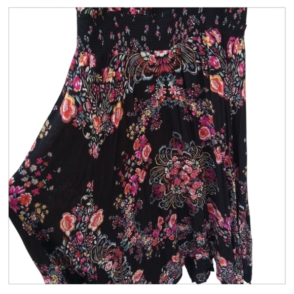 bila Floral Black Maxi Dress Crochet Neckline Size Large Flowy Uneven Hem - Picture 10 of 10